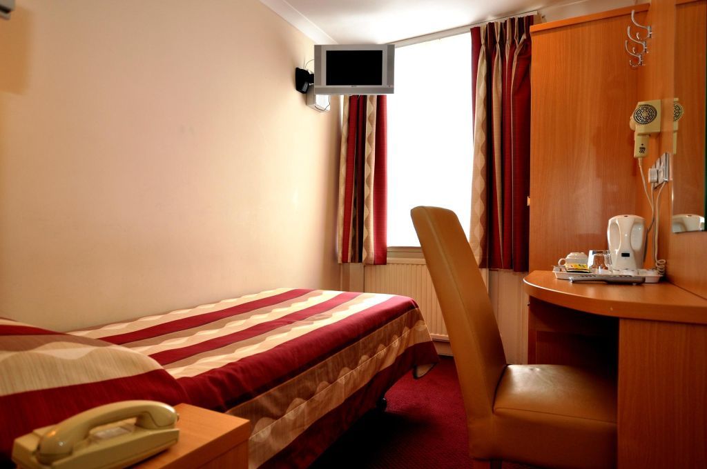 Hotell Queens Park 3*