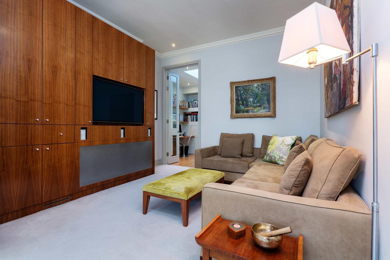 Veeve - Ellerby Parkside * London