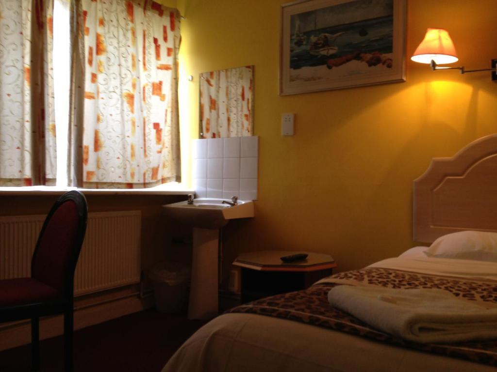 Acton Town Hotel