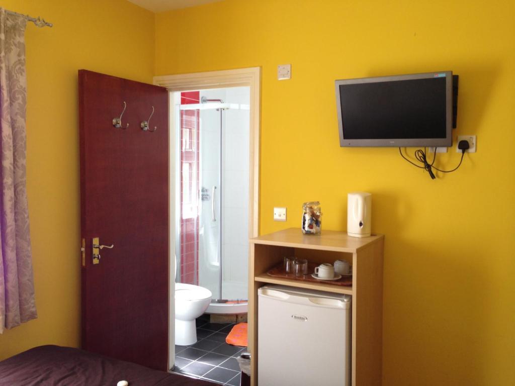Hotel Acton Town 2*