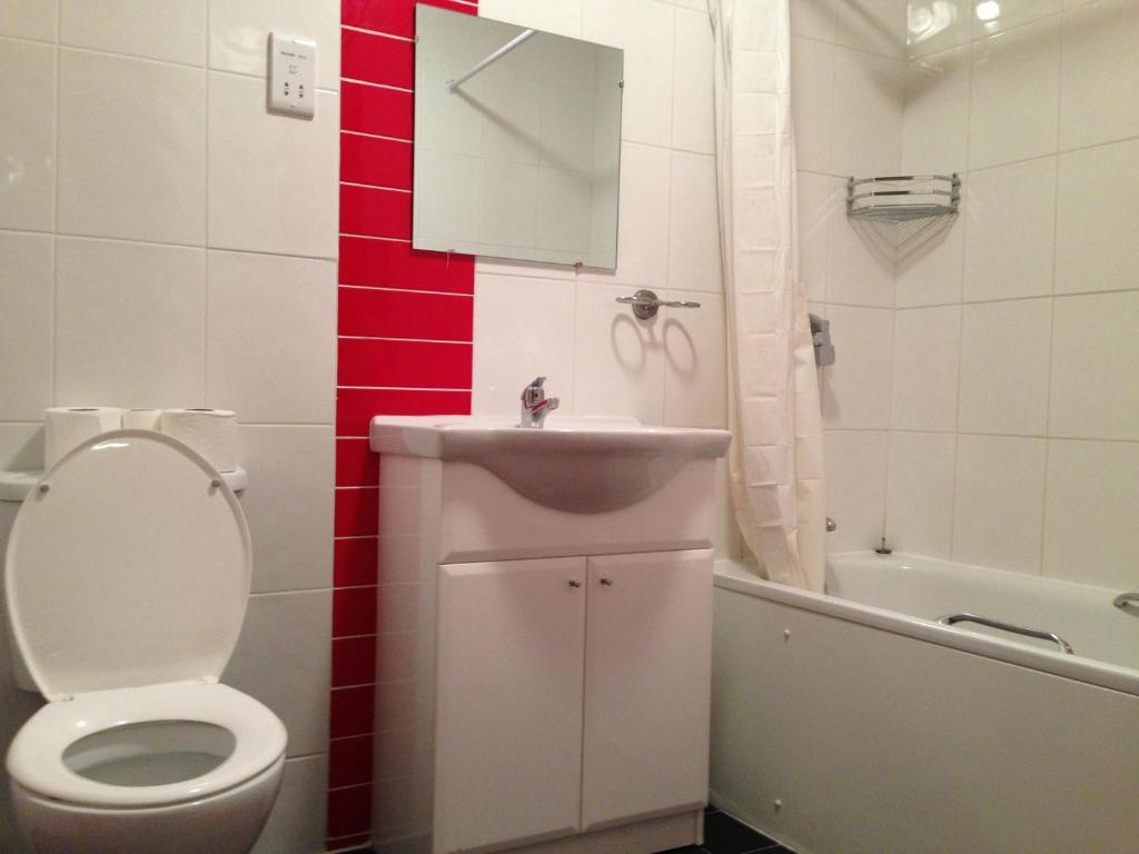 Acton Town Hotel