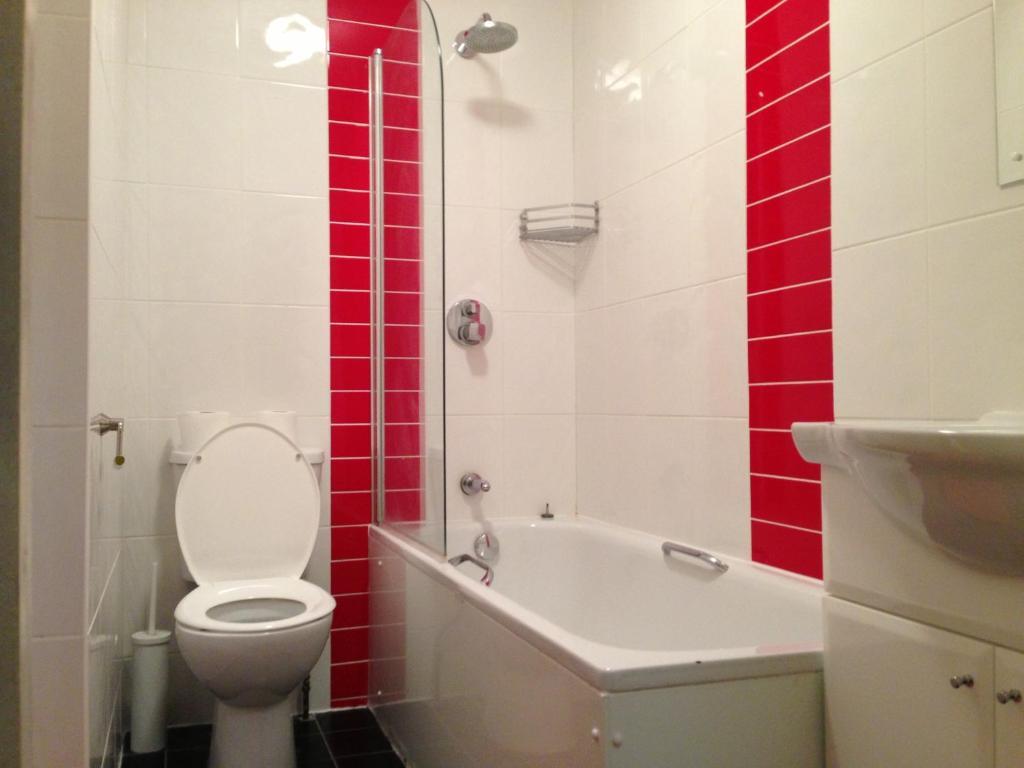 Hotel Acton Town