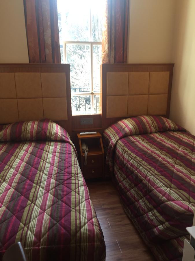 Hotell White House 2*