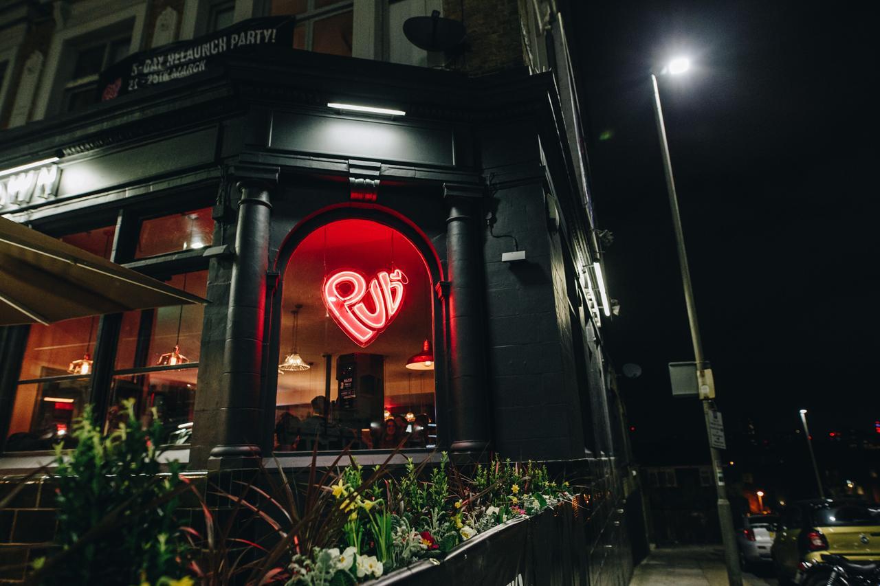 Publove @ The Crown, Battersea Hostel