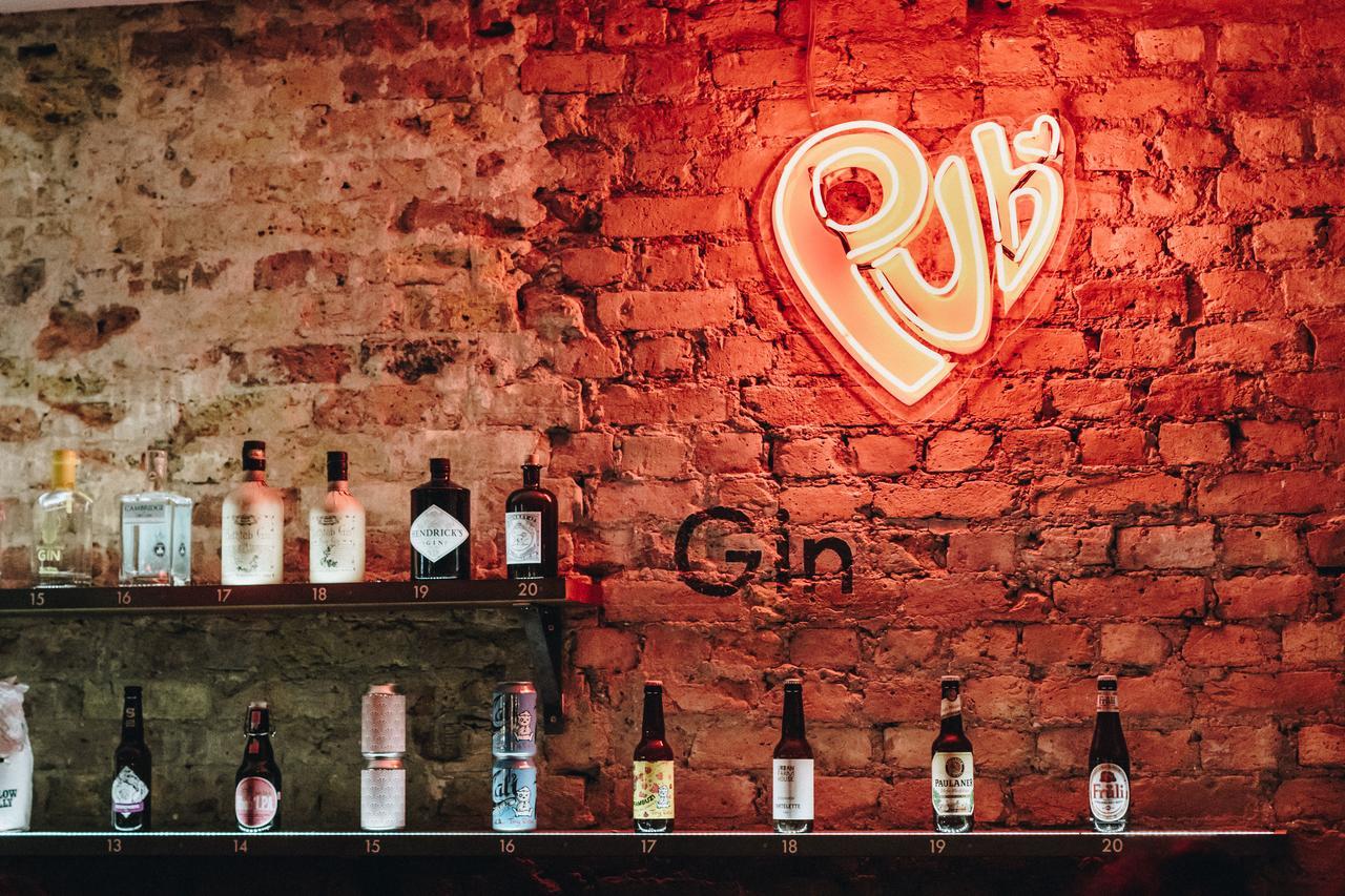 Publove @ The Crown, Battersea Vandrerhjem London