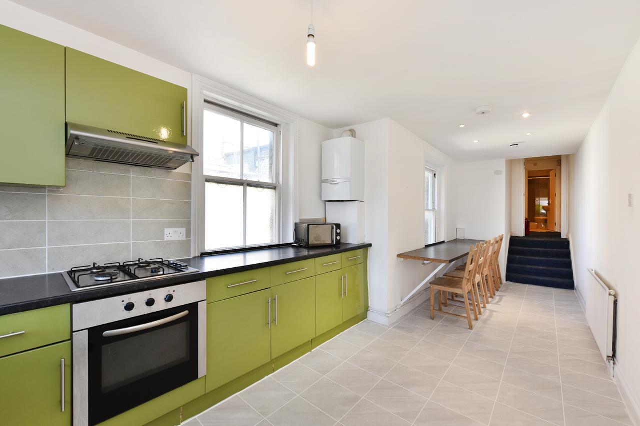 Where To Sleep - Brixton High Street Guest house London