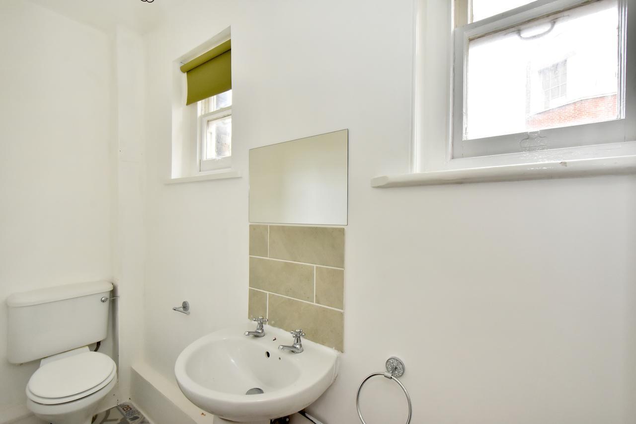 Where To Sleep - Brixton High Street Guest house