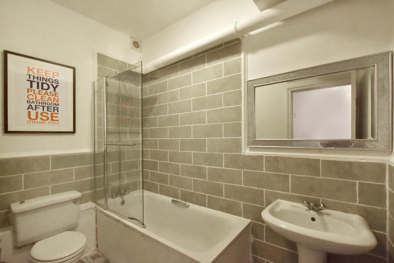 Where To Sleep - Brixton High Street Guest house London