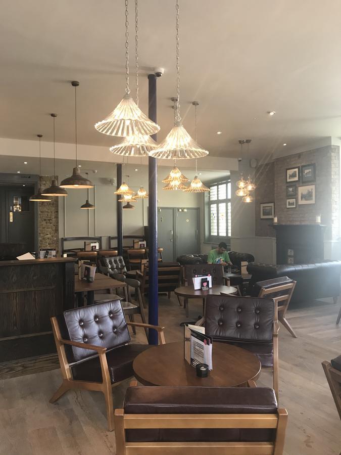 Hostel Publove @ The Crown, Battersea *
