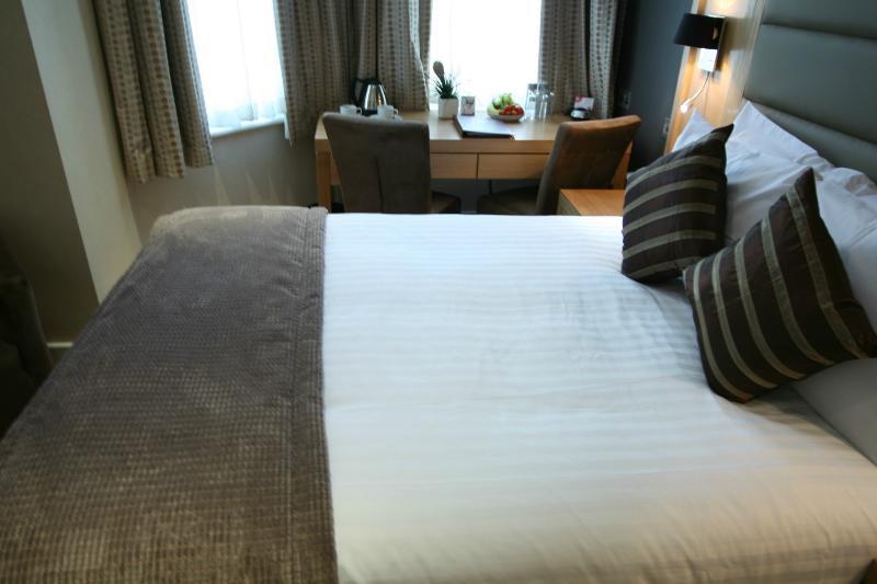 Mornington Kensington, Bw Premier Collection Hotel 4*