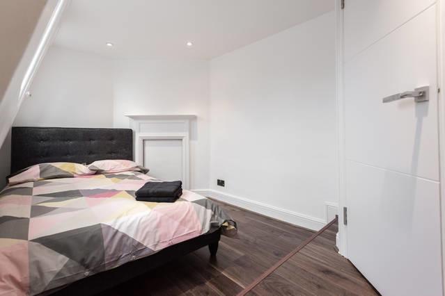 Fleet Street 4 *