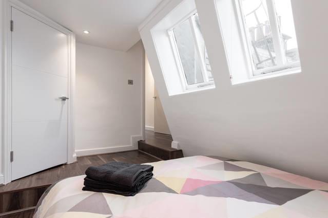 Fleet Street 4 *