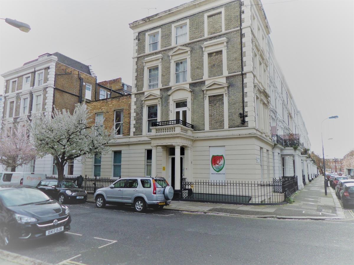 Apartment Regents Court