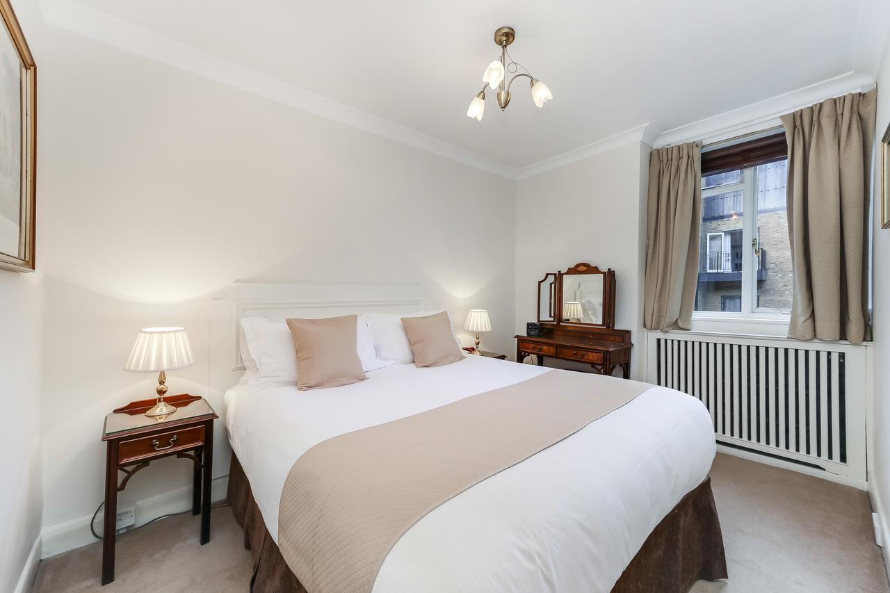 10 Curzon Street By Mansley * Londen