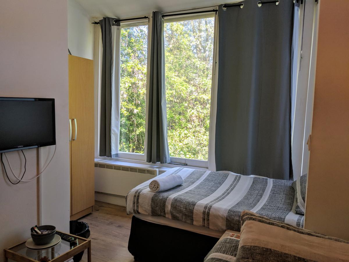 Holland Park Lifestyle Apartment