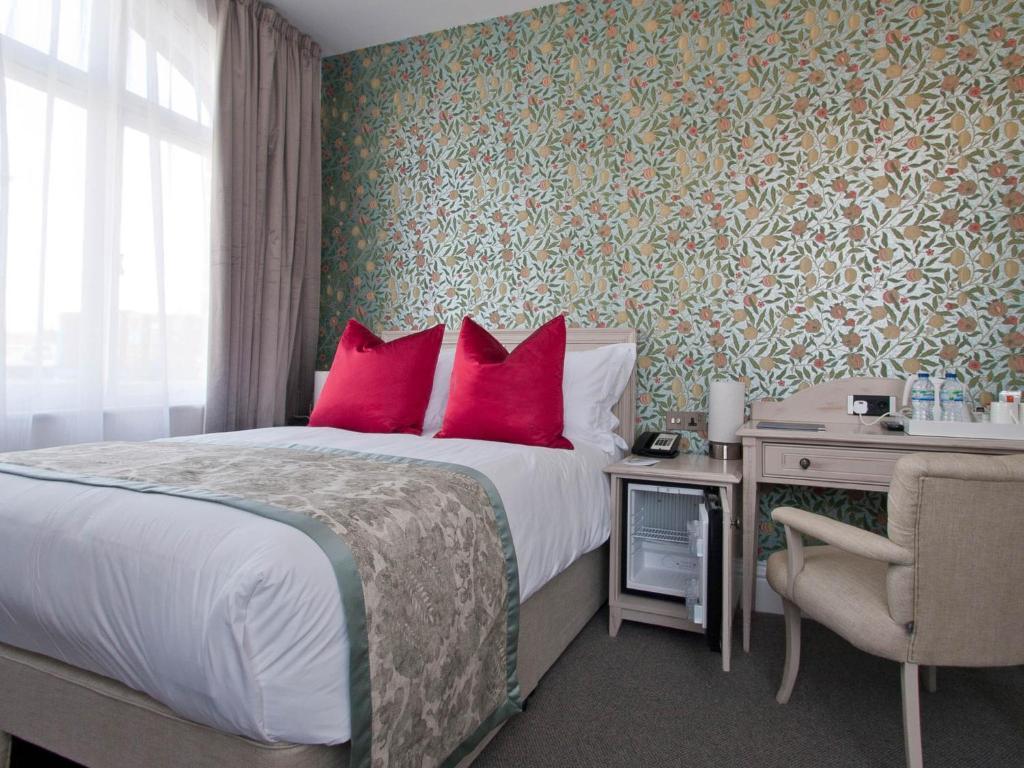 Hotel W12 4*
