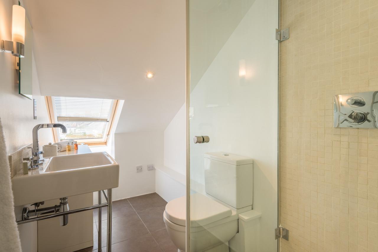 Lavish Nordic Styled Fulham By The Thames *