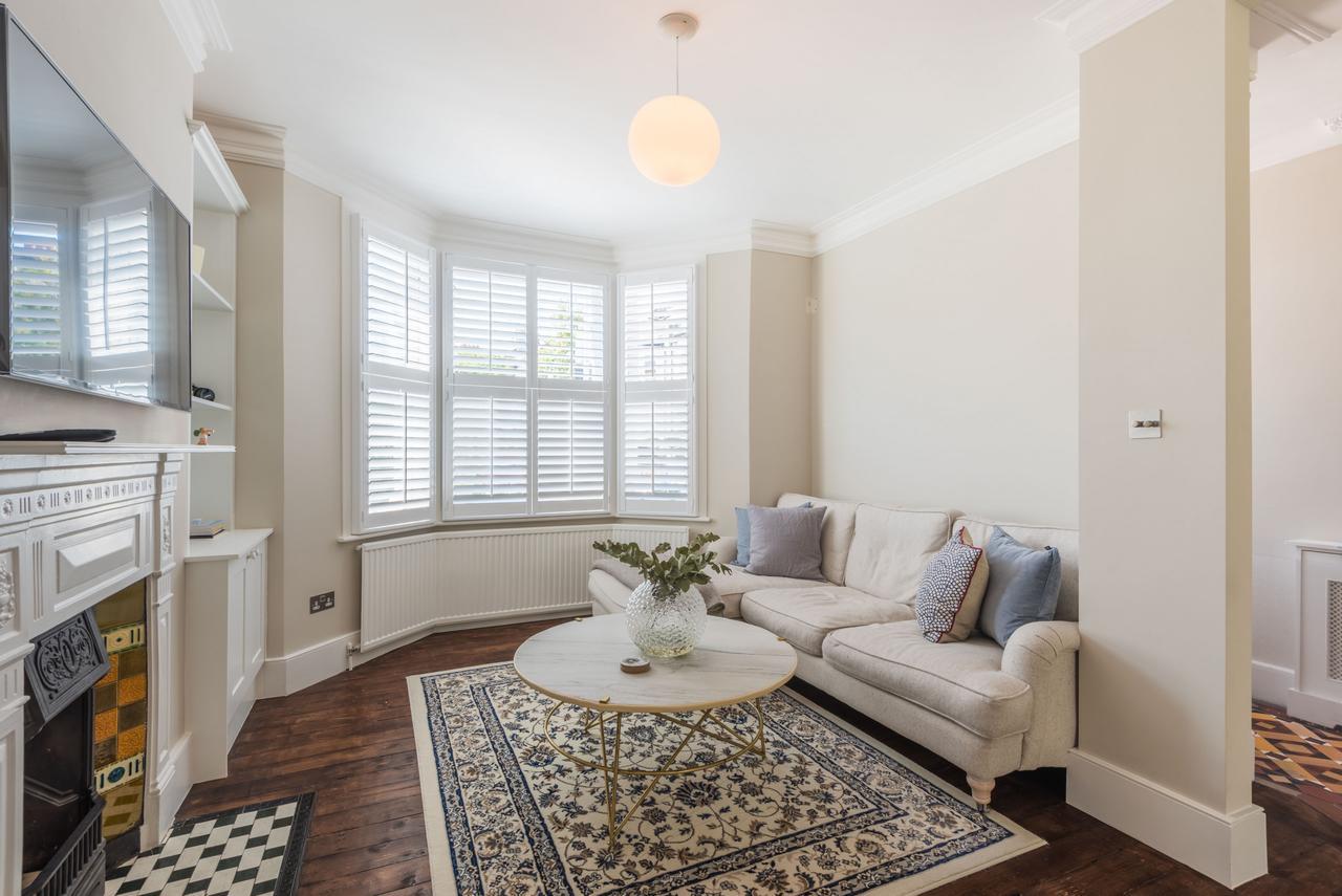Lavish Nordic Styled Fulham By The Thames *