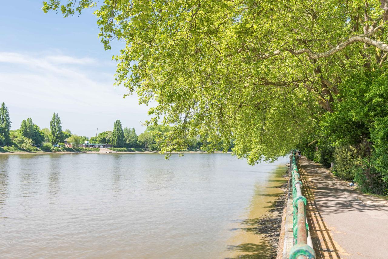 Lavish Nordic Styled Fulham By The Thames London