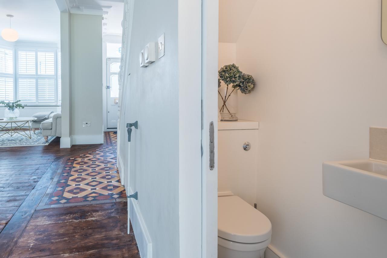 Lavish Nordic Styled Fulham By The Thames *