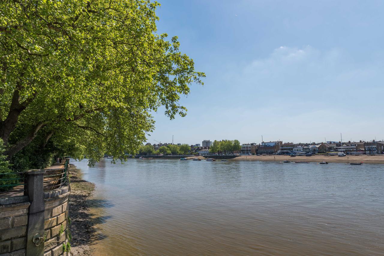 Lavish Nordic Styled Fulham By The Thames London