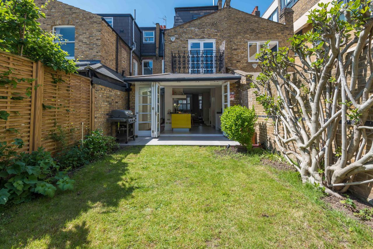 Lavish Nordic Styled Fulham By The Thames London