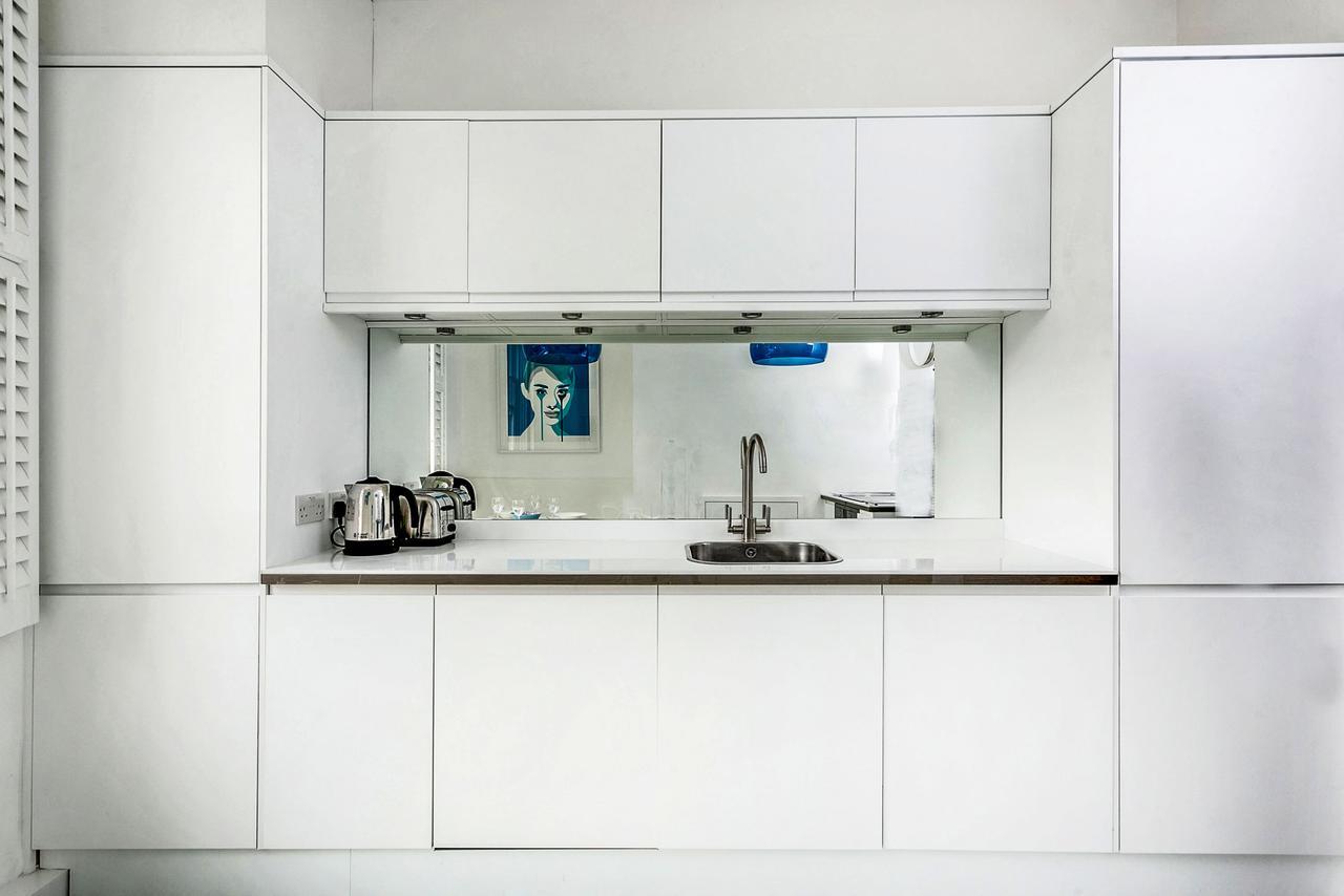 Apartment Elegant Shepherds Bush By Kensington Olympia By Underthedoormat *