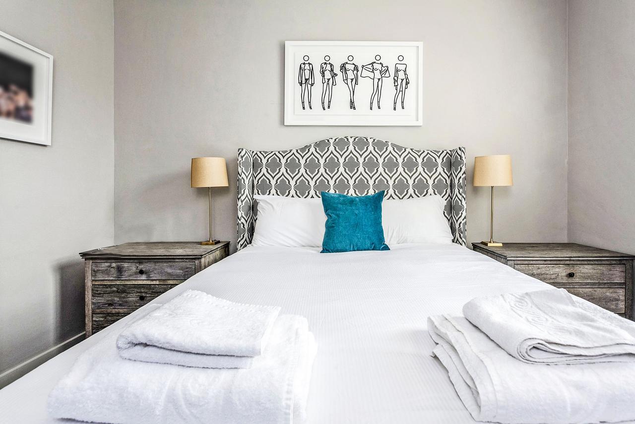 Apartment Elegant Shepherds Bush By Kensington Olympia By Underthedoormat *