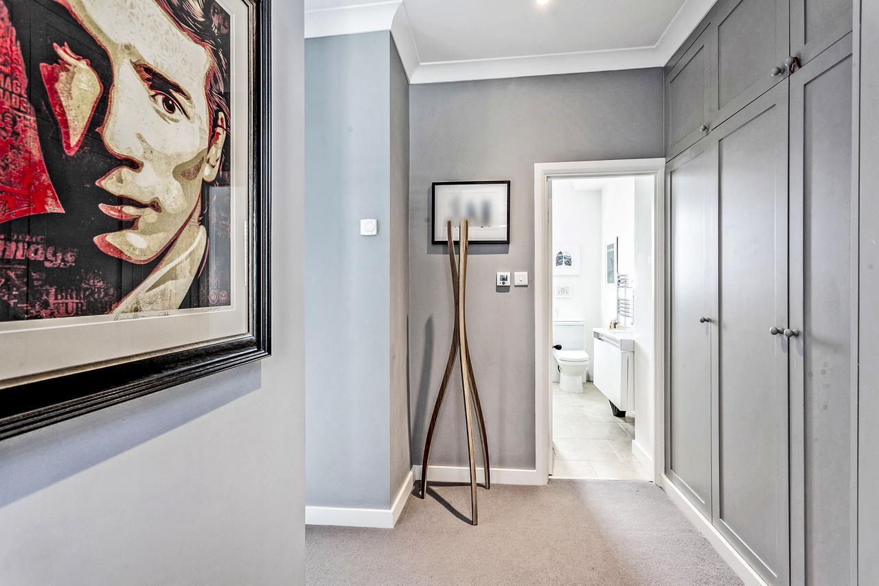 Elegant Shepherds Bush By Kensington Olympia By Underthedoormat * London