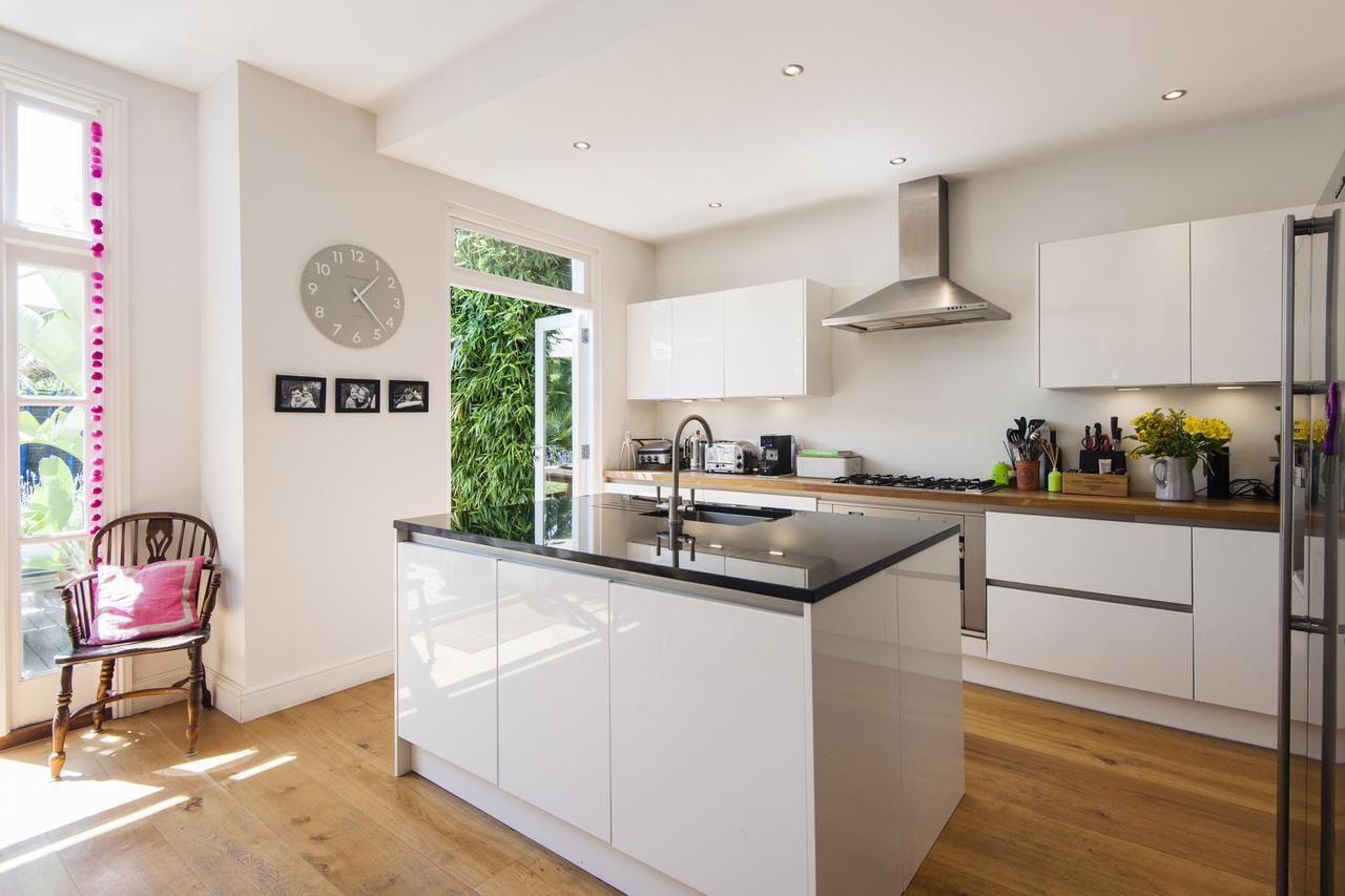 Semesterbostad Enchanting Southfields By King George's Park