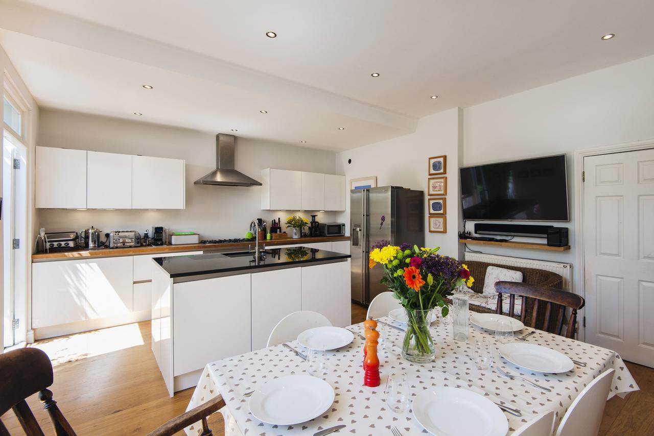 Enchanting Southfields By King George's Park Holiday home *