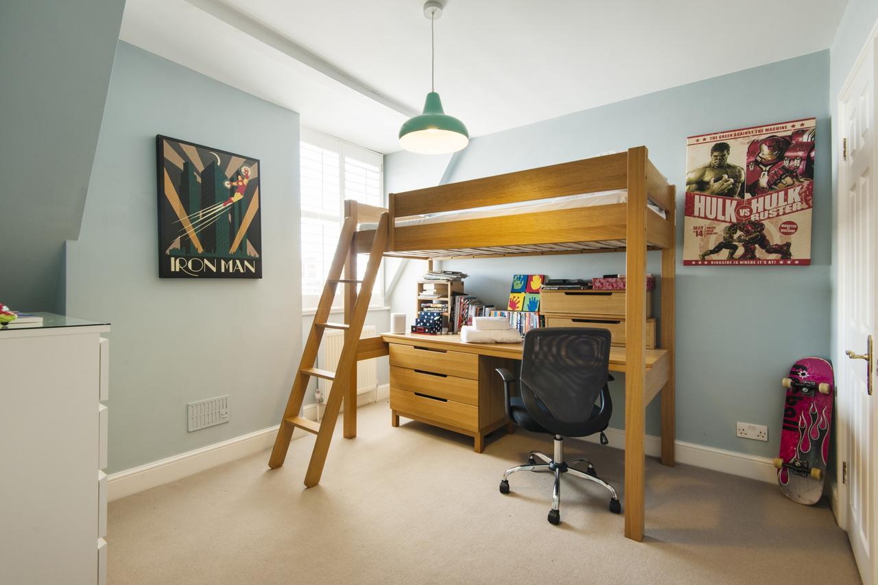 Semesterbostad Enchanting Southfields By King George's Park