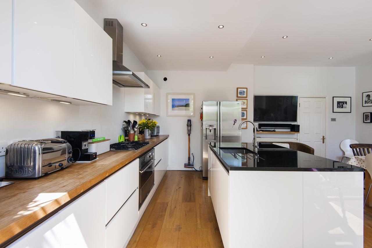 Semesterbostad Enchanting Southfields By King George's Park