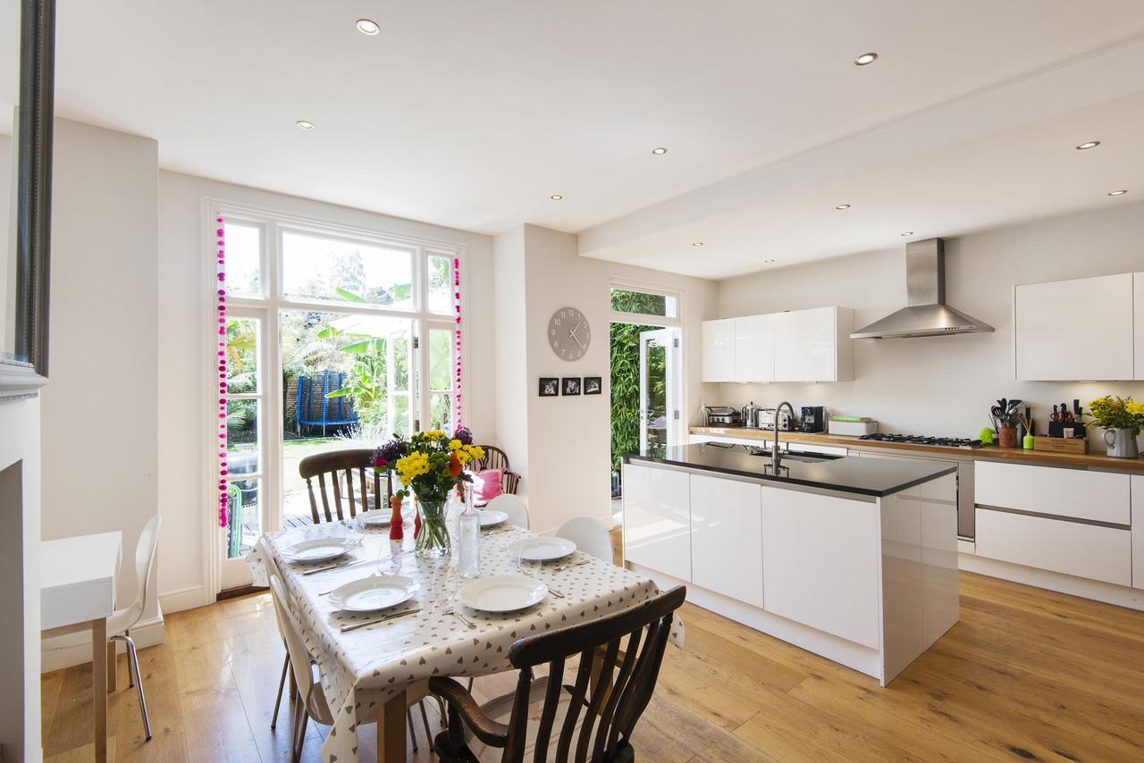 Enchanting Southfields By King George's Park Holiday home London