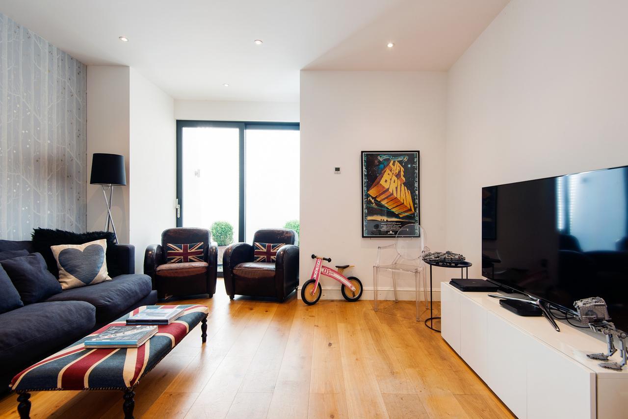 Enchanting Southfields By King George's Park Holiday home London