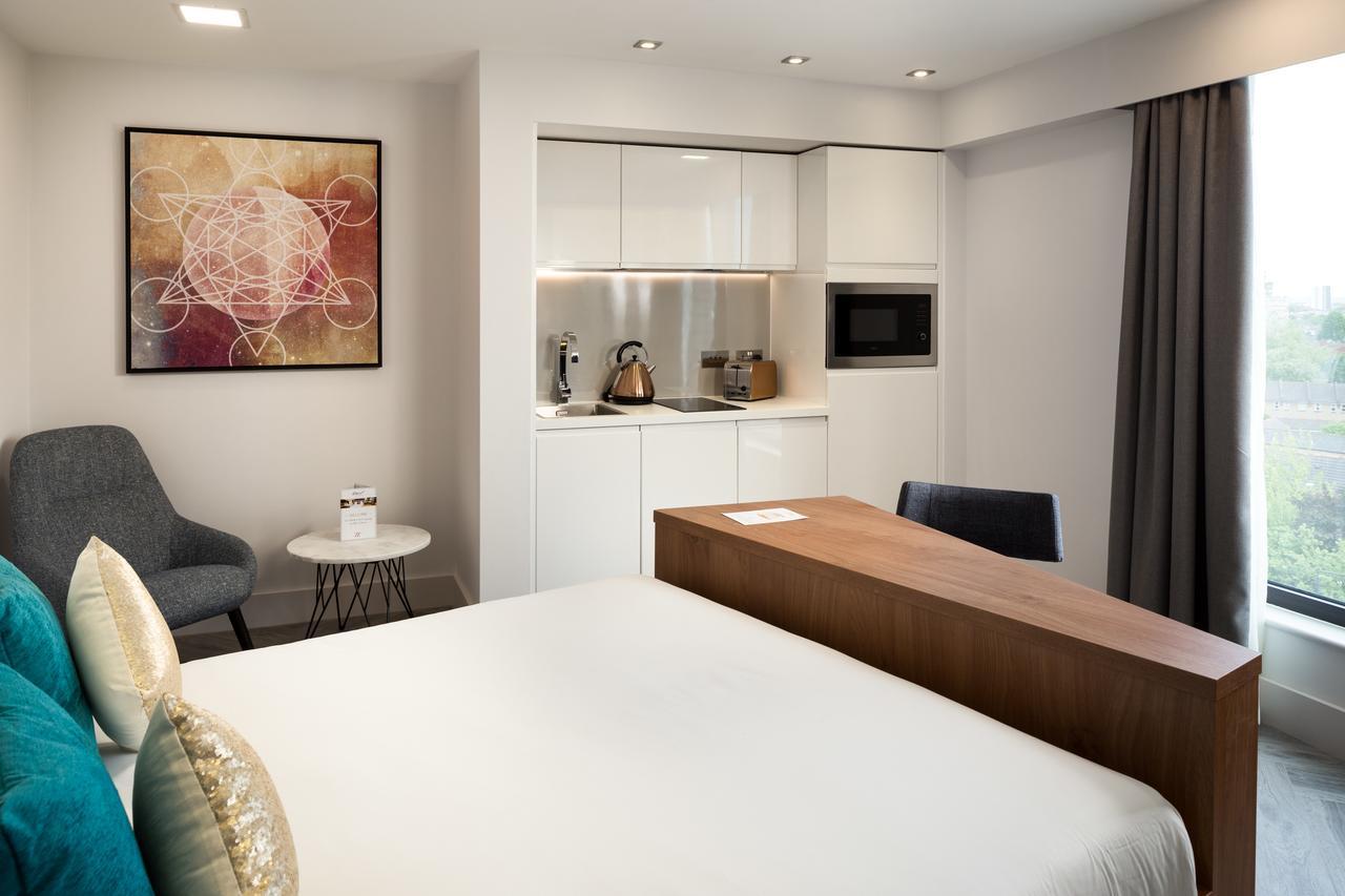 Roomzzz Stratford Aparthotel 4*