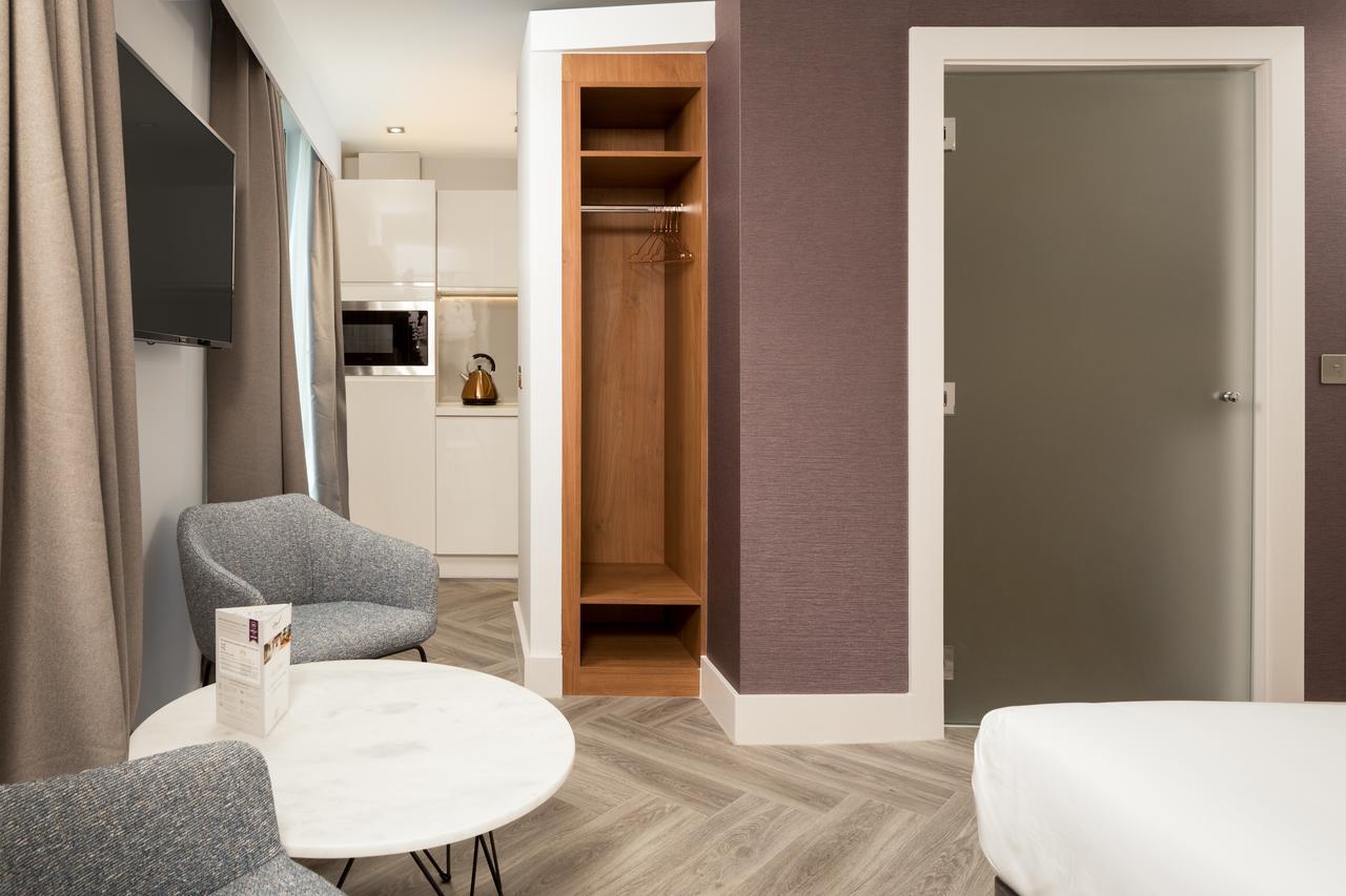 Roomzzz Stratford 4* London