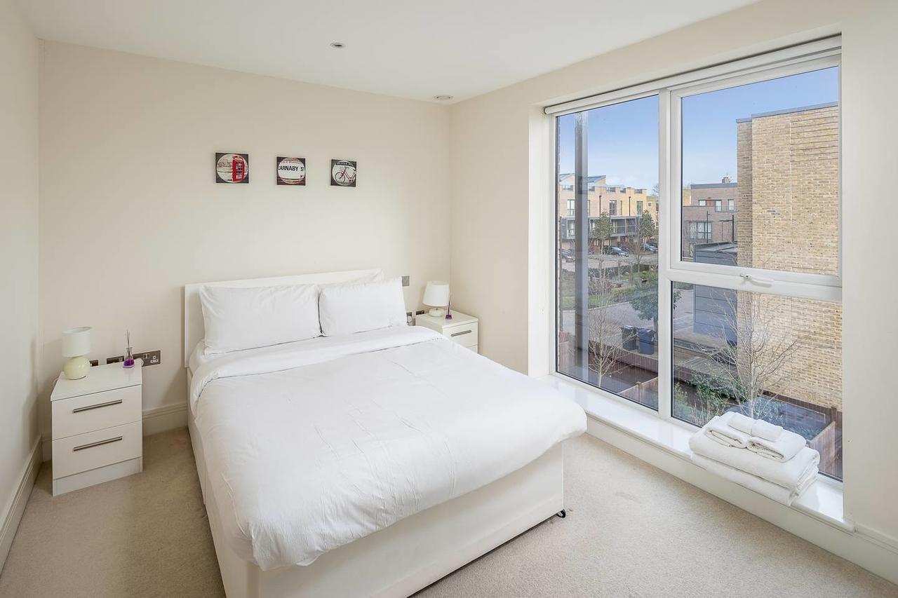 Apartment Modern 3 Bed, 2 Bath Flat W/garden In East Acton