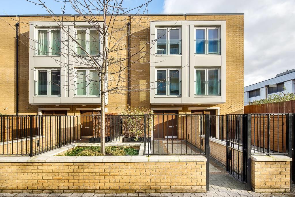Apartment Modern 3 Bed, 2 Bath Flat W/garden In East Acton