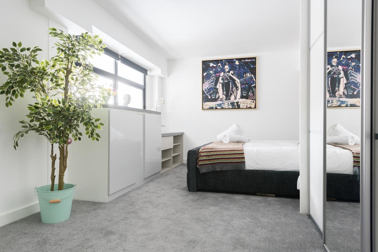 Second Nest Warehouse Londra