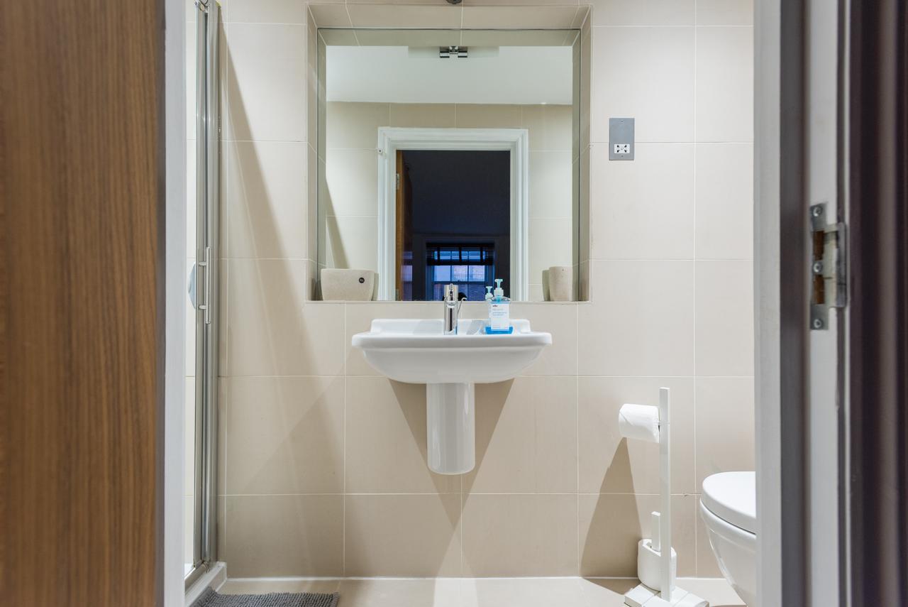 Second Nest Regents Park Apartment *
