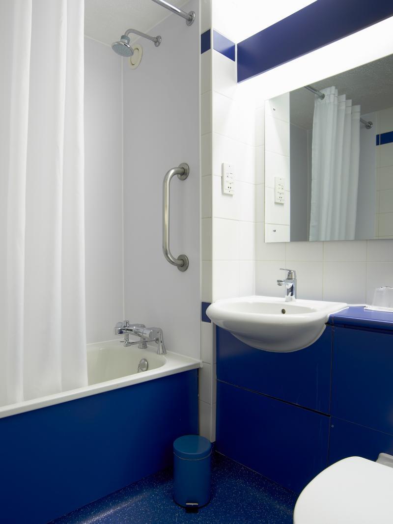 Travelodge Chessington Tolworth 3*