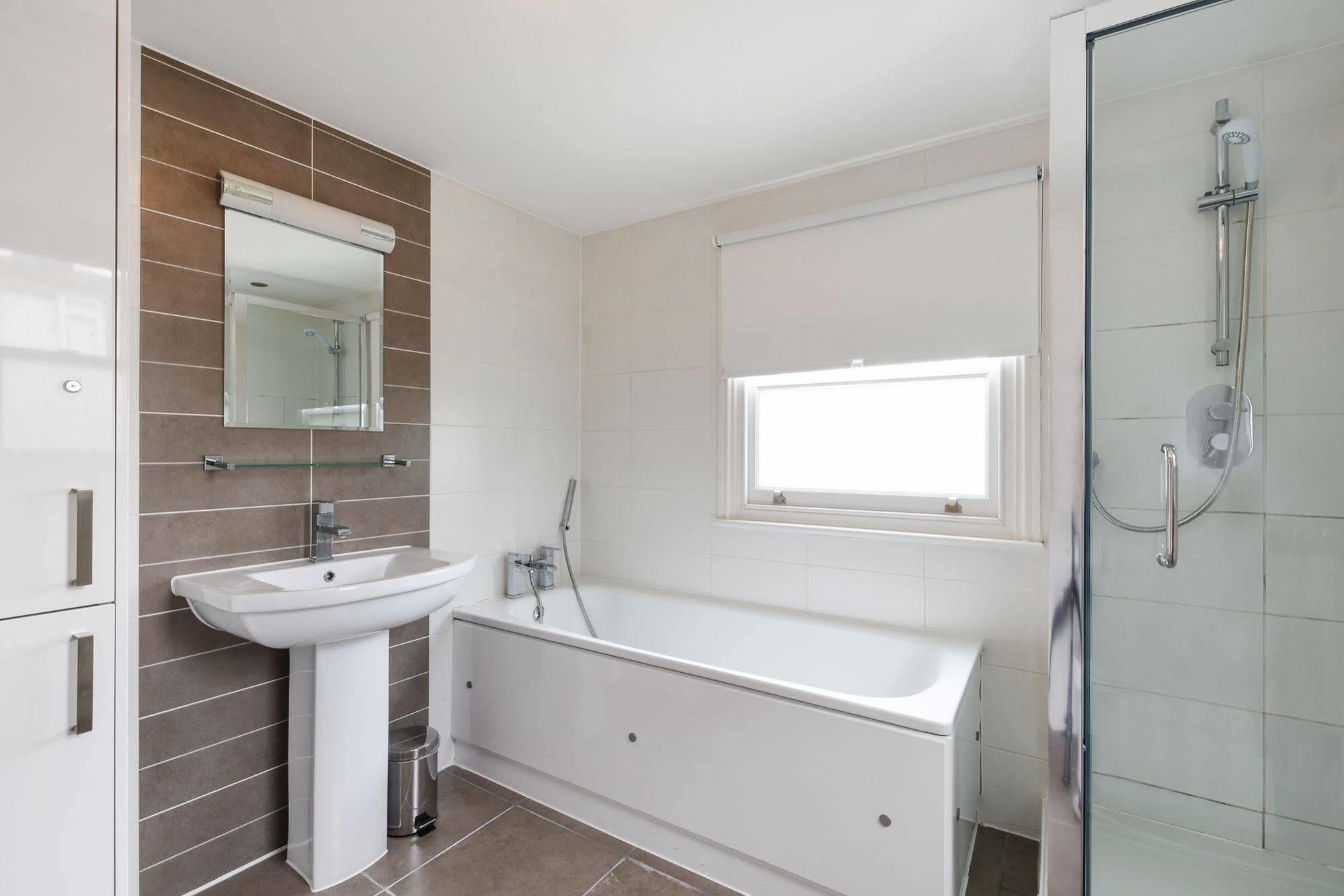 Apartment Inverness Place London