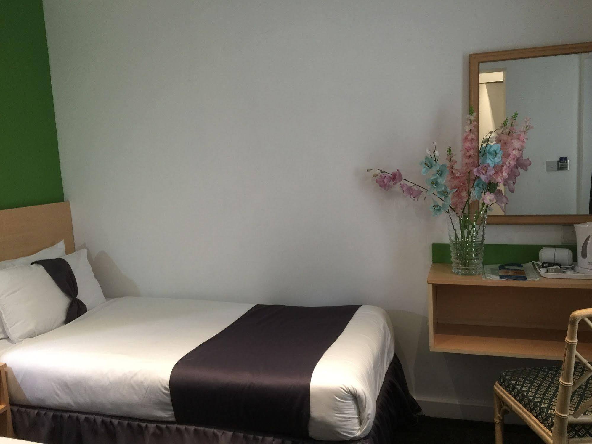 Clapham South Belvedere 2* London