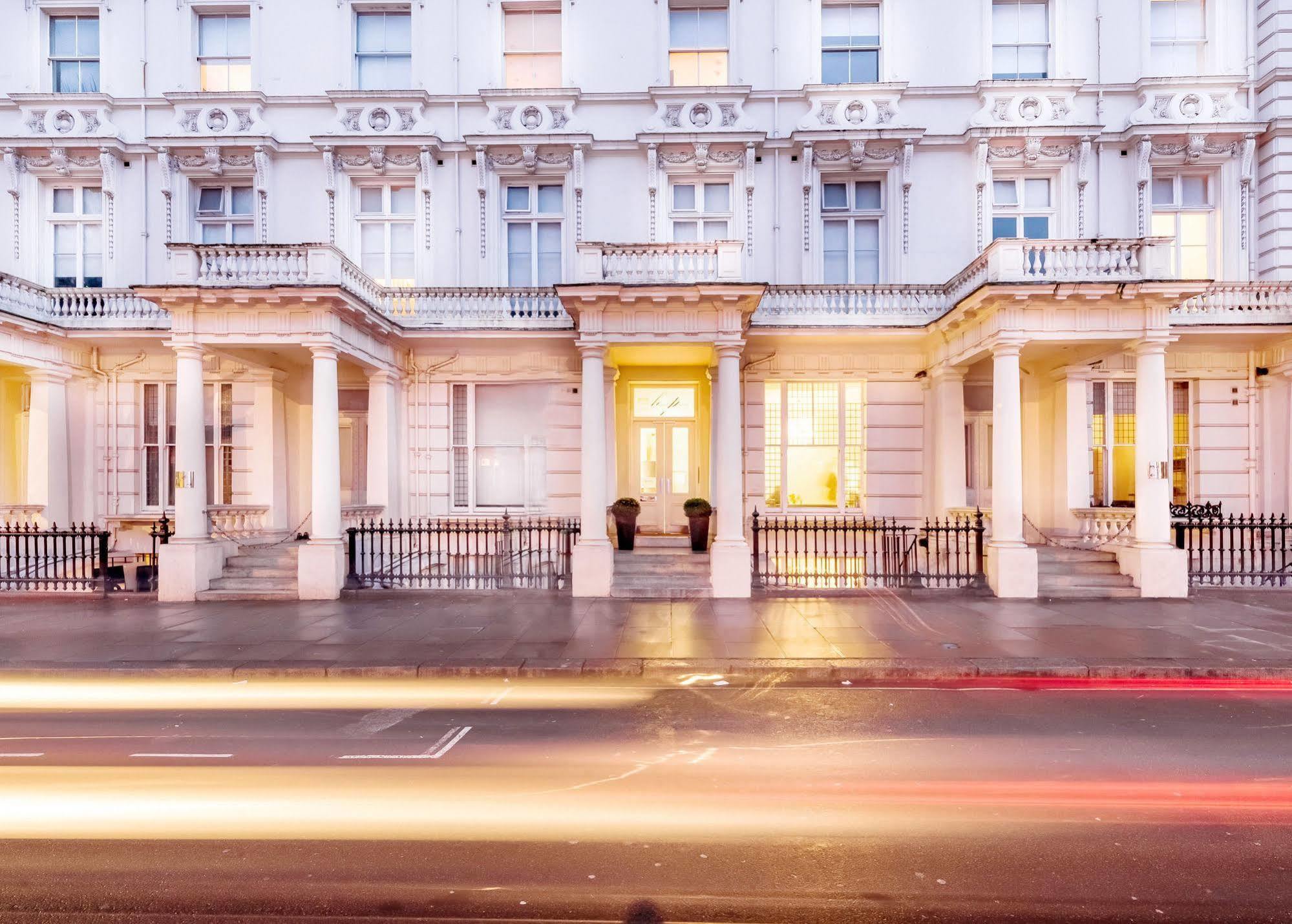 Hyde Park Executive Aparthotel 4*