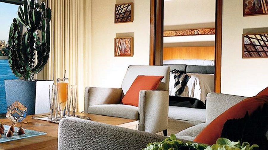 Canary Riverside Plaza Hotel