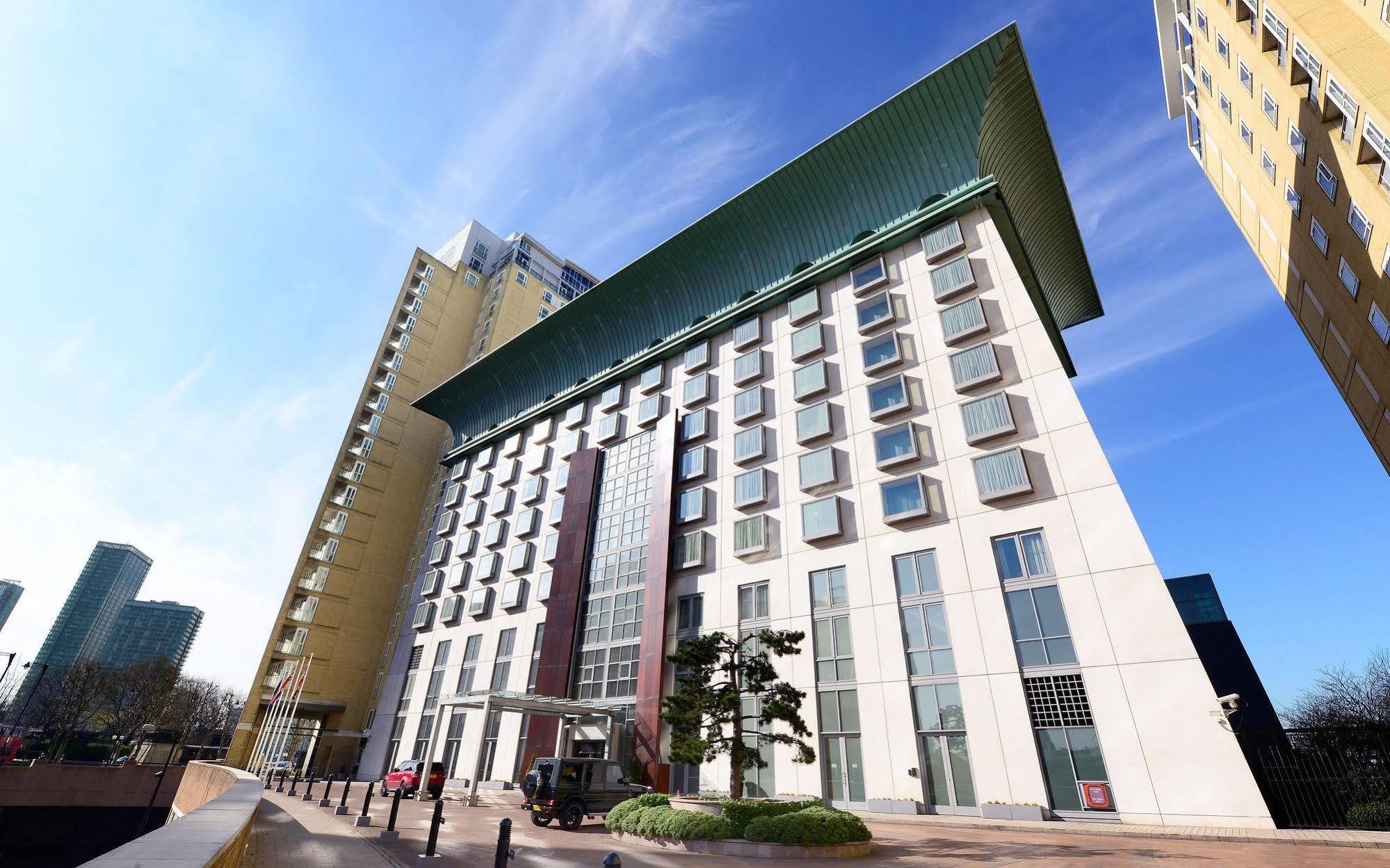 Canary Riverside Plaza