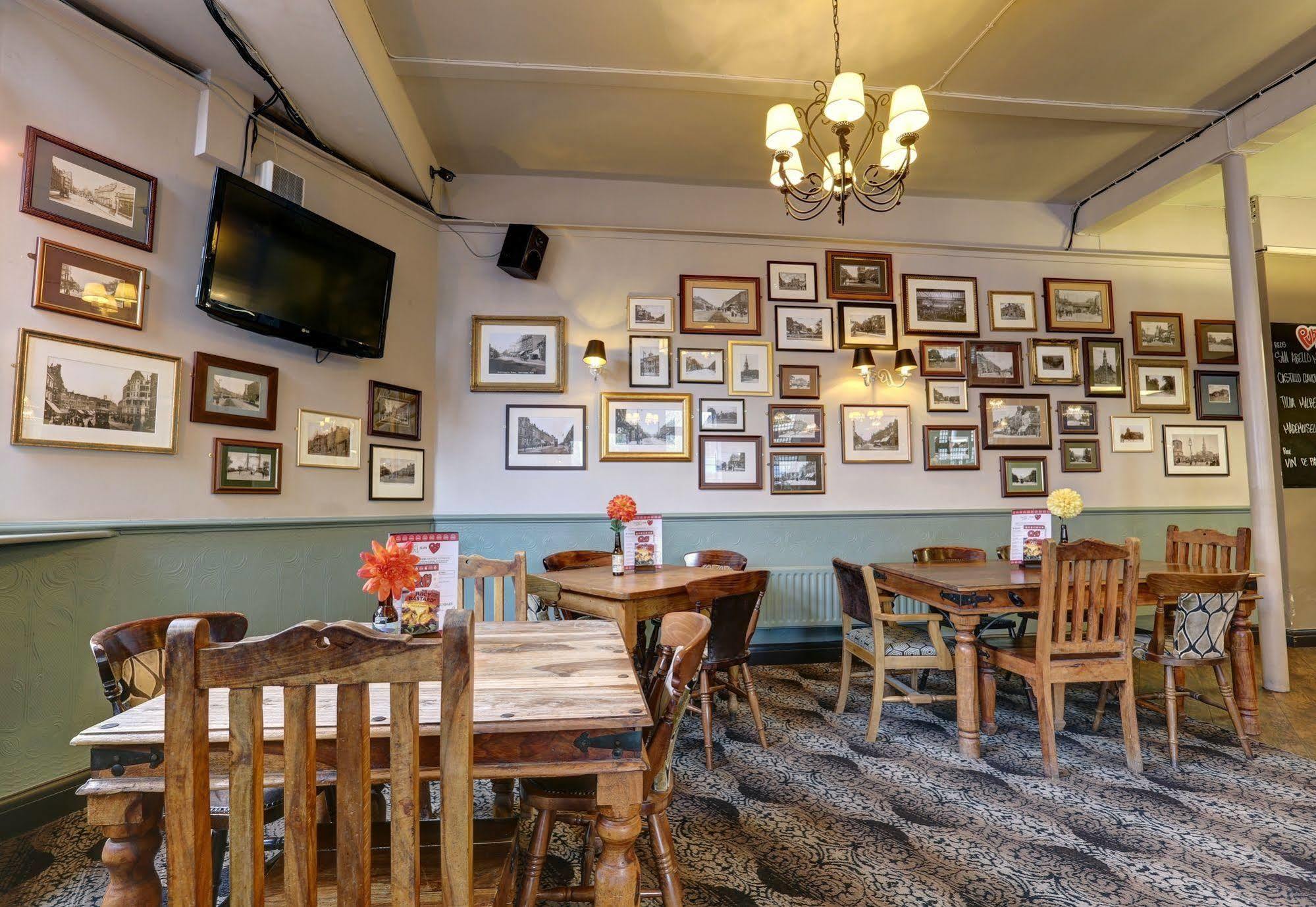 Publove @ The Crown, Battersea Vandrerhjem *
