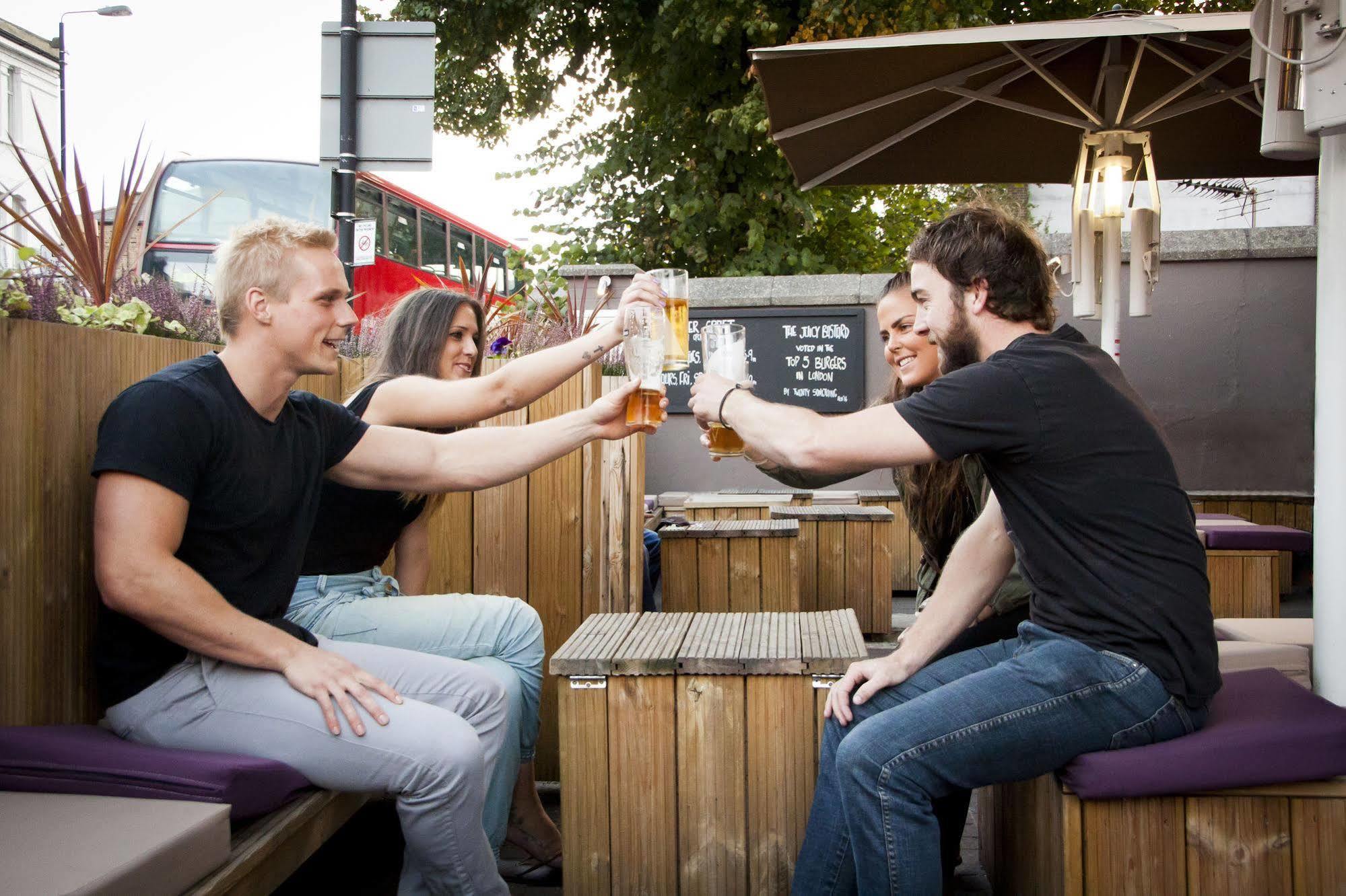Publove @ The Crown, Battersea Londen
