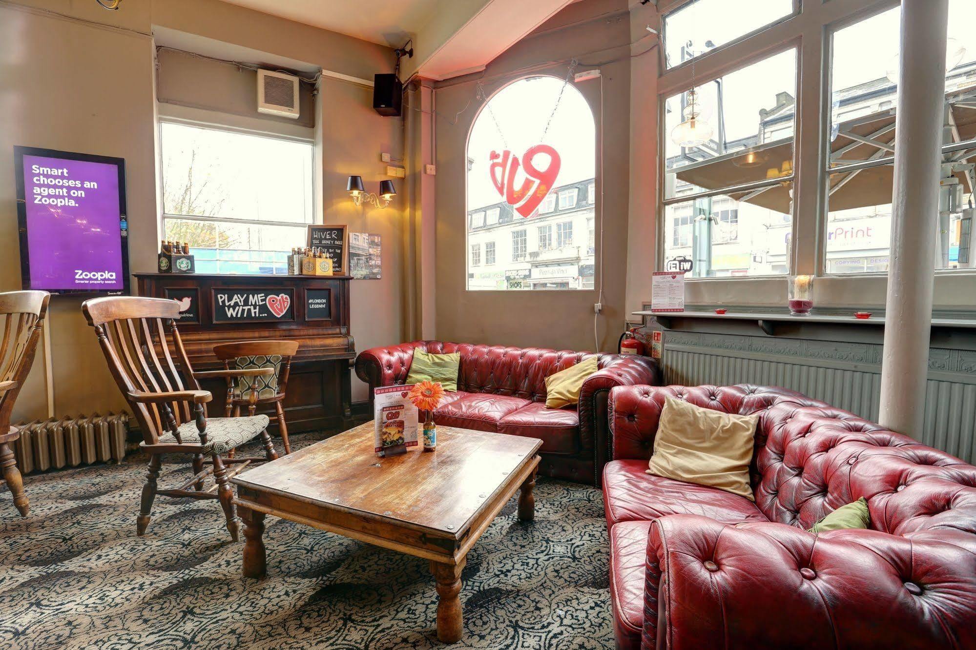 Publove @ The Crown, Battersea